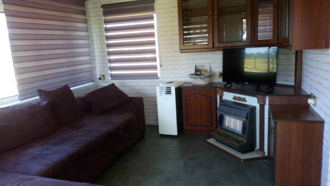 Mobil Home Vintage A La Ferme Des Buttons Rosnay  Εξωτερικό φωτογραφία